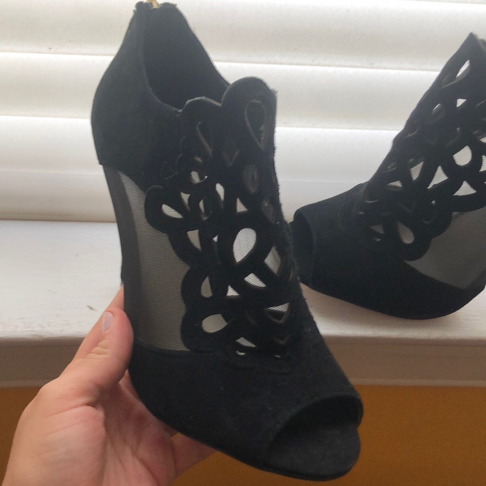 Heels - Picture 2 of 2